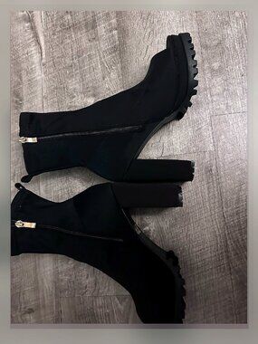 Opened toe boot block heel.